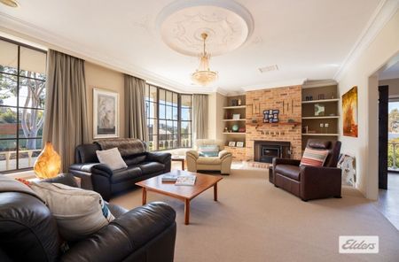 Beautiful Three Bedroom Home - Photo 2