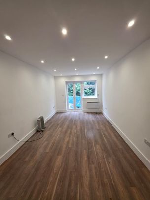 Studio Flat, Brentmead Place, NW11 - Photo 1