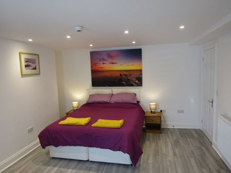 1 Bed Flat, St. Georges Place, BN1 - Photo 3