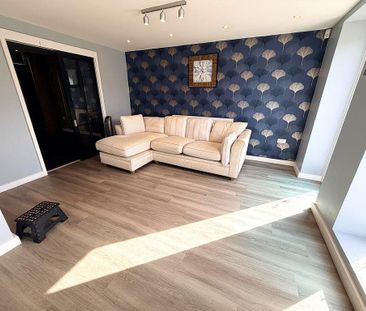 4 bedroom detached house to rent - Photo 3