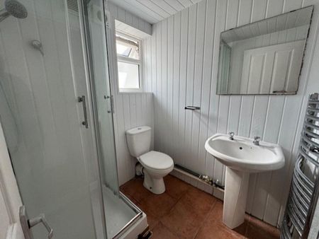 1 bedroom in a house share to rent - Photo 5