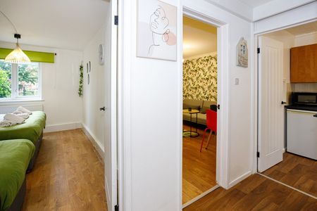 1 Bed Maisonette, Redlynch Walk, M8 - Photo 2