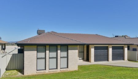 OXLEY VALE - Four Bedroom Double Garage - Photo 5