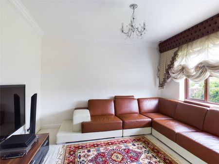 Hythe End Road, Wraysbury, Staines-upon-Thames,TW19 - Photo 2