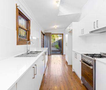 Well proportioned split level two bedroom terrace - Photo 5
