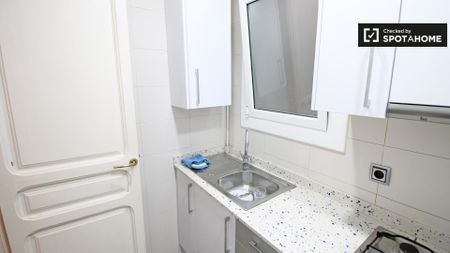 barcelona, Catalonia 08015 - Photo 2