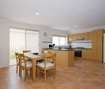 Comfortable and Easy Living in the Heart of Cranbourne East - Photo 5