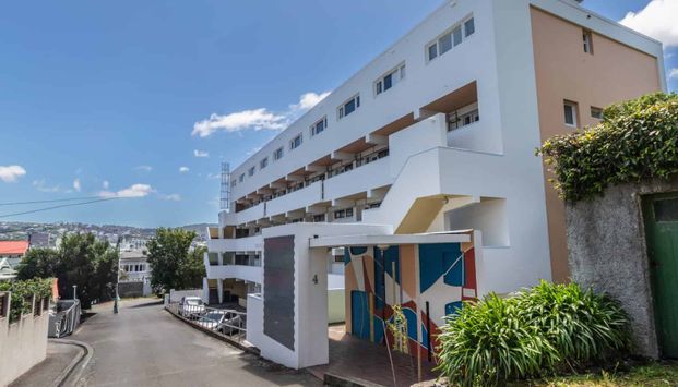 Sunny Mount Vic Apartment with Balcony Views - Photo 1