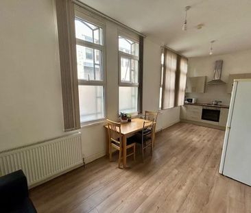 2 bedroom flat to rent - Photo 5