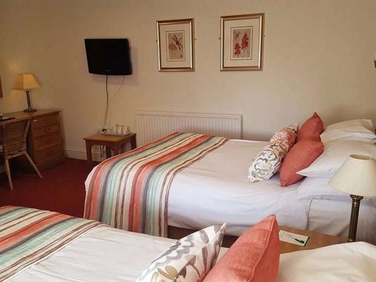 Former Hotel, now Contractor Accommodation, Ensuite Rooms by the Week SPR-009-10 - Photo 1