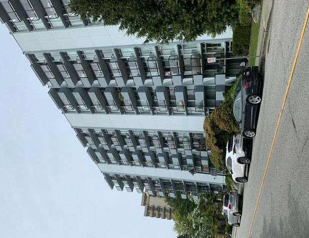 Village Towers | 1875 Bellevue Avenue, West Vancouver - Photo 1