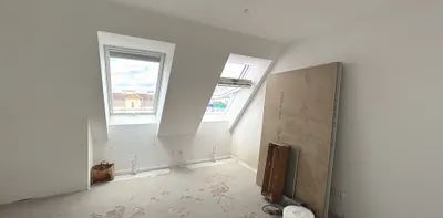 1030! Schöne 3-Zimmer DG-Maisonette mit Terrasse und 2 Bädern ab Oktober 26 - ERSTBEZUG NACH SANIERUNG! - Photo 2