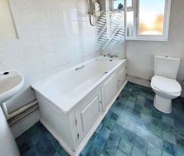 Heath Grove, Sunbury-on-Thames, Surrey, TW16 7TS - Photo 4