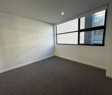 Modern 1 Bedroom Apartment moments from Narellan Town Centre! - Photo 3