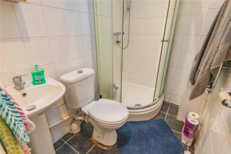 6 bedroom house to rent - Photo 2