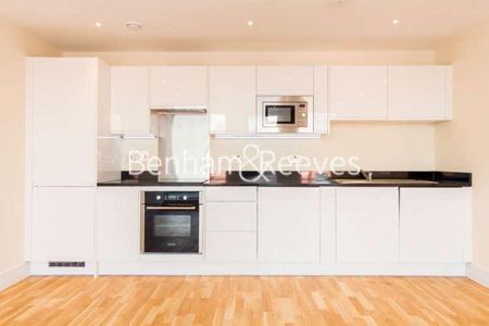 St. Anne's Street, Canary Wharf, E14 - Photo 3