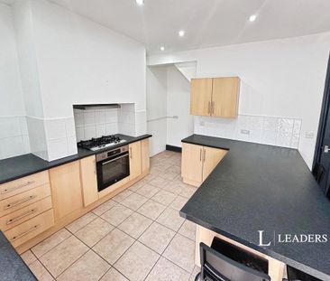 3 bedroom semi-detached house to rent - Photo 6