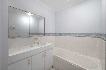 Great location with water views! - Photo 5