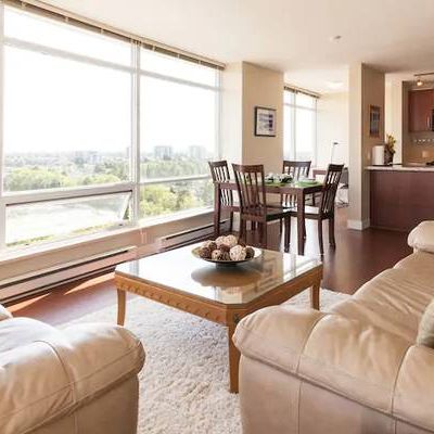 Spacious Apartment with a stunning view - Photo 1