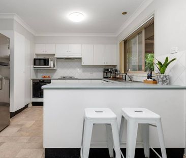 SPACIOUS FAMILY HOME IN PRIME LOCATION!! - Photo 2