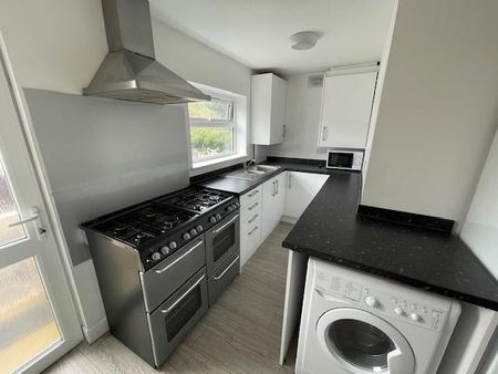 8 bedroom house to rent - Photo 2