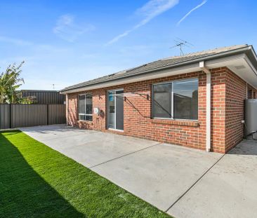 “Perfectly Positioned, Freshly Renovated Family Home!!” - Photo 2