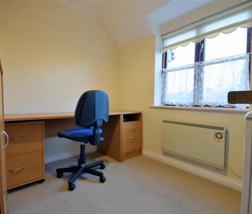 2 bedroom retirement property to rent - Photo 3