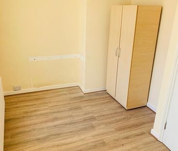 3 Bed Terraced House, Ukraine Road, M7 - Photo 2