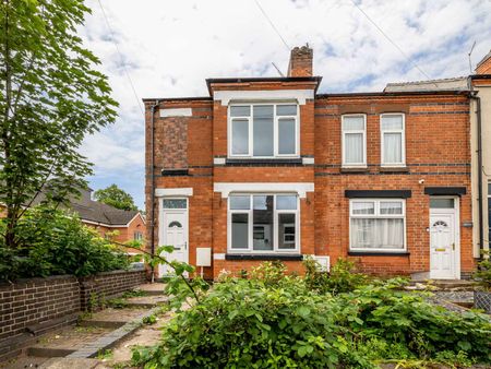 Hinckley HMO in a great location! - Photo 4