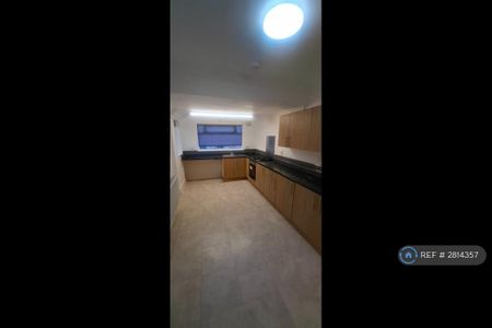 4 bedroom terraced house to rent - Photo 5