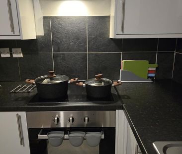 1 bedroom in a house share to rent - Photo 4