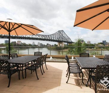 Unfurnished Two Bedroom Two Bathroom Apartment - Photo 4