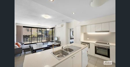 MODERN 2 BEDROOM 2 BATHROOM FURNISHED APARTMENT IN THE HEART OF GLADSTONE - Photo 4