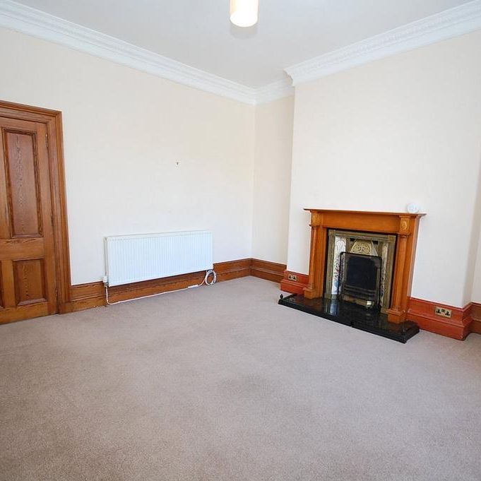 4 bedroom flat to rent - Photo 1