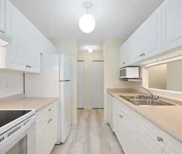 lovely unit with 2 rooms and 2 full bathroom, 3 minute-walking to subway | Tuscarora Manor NW, Calgary - Photo 1