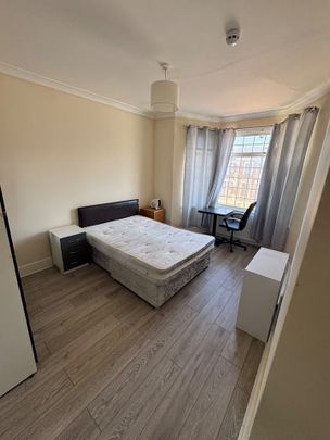 Room in a Shared House, Kensington Gardens, IG1 - Photo 1