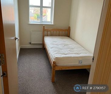 3 bedroom flat to rent - Photo 4