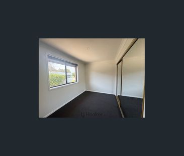 For Lease - Light-Filled 2-Bedroom Home in Sought-After Belmont South - Photo 1