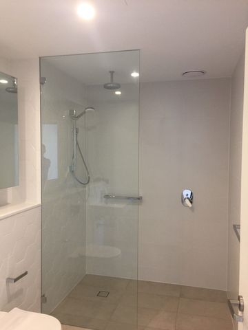 Designer apartment with study area and 1 storage cage - Photo 5