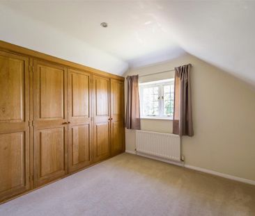 5 bedroom detached house to rent - Photo 3