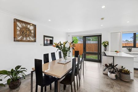 Spacious Family Home in Sought-After Killarney Heights - Photo 2