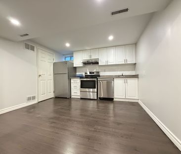 For Lease - 240 Yorkshire Drive Unit# Lower, Newmarket, Ontario - Photo 2