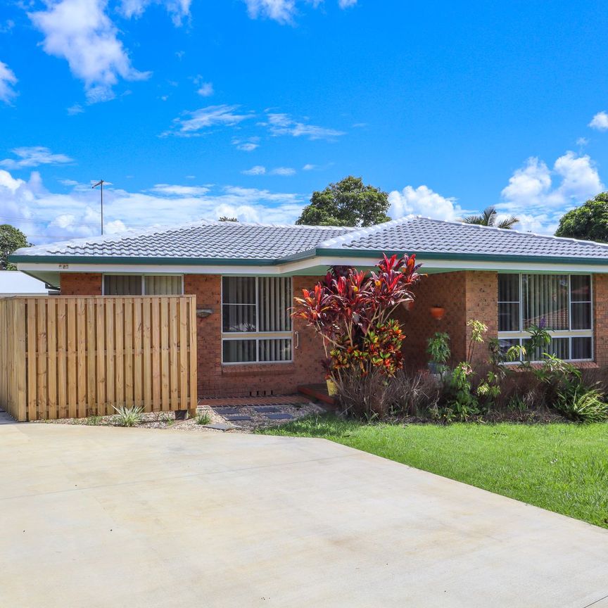 SPACIOUS 3 BEDROOM HOME - Photo 1