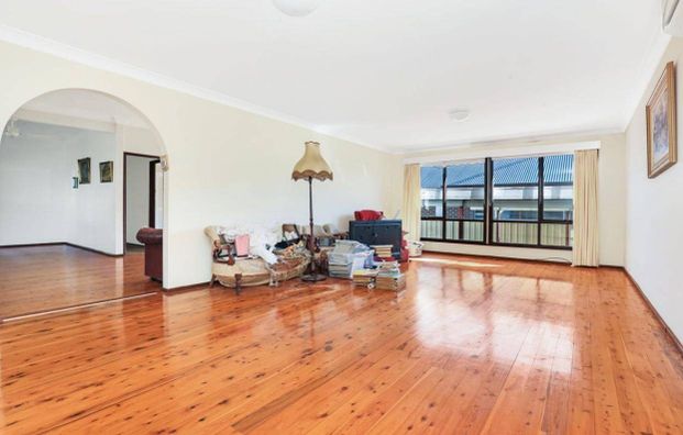 Charming 3-Bedroom Cottage with Studio | Spacious Living in Prime Fairy Meadow Location - Photo 1