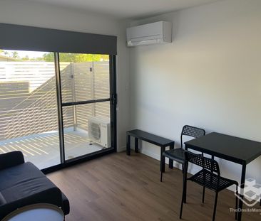 Modern Spacious One Bedroom Unit – Fully Furnished, All Bills Included - Photo 3