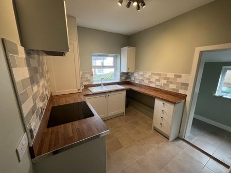 2 bedroom semi-detached house to rent - Photo 5