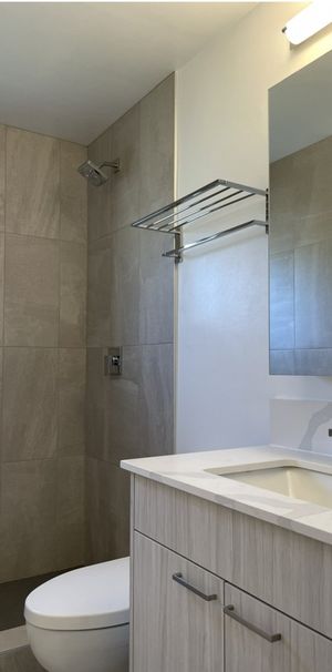 Nassau House - Photo 1