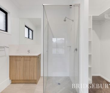 Elegant Living in Palmview! - Photo 3