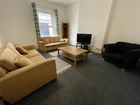 4 bedroom apartment to rent - Photo 2