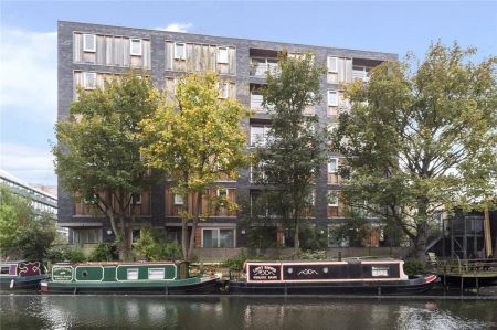 2 bedroom flat in Islington - Photo 5